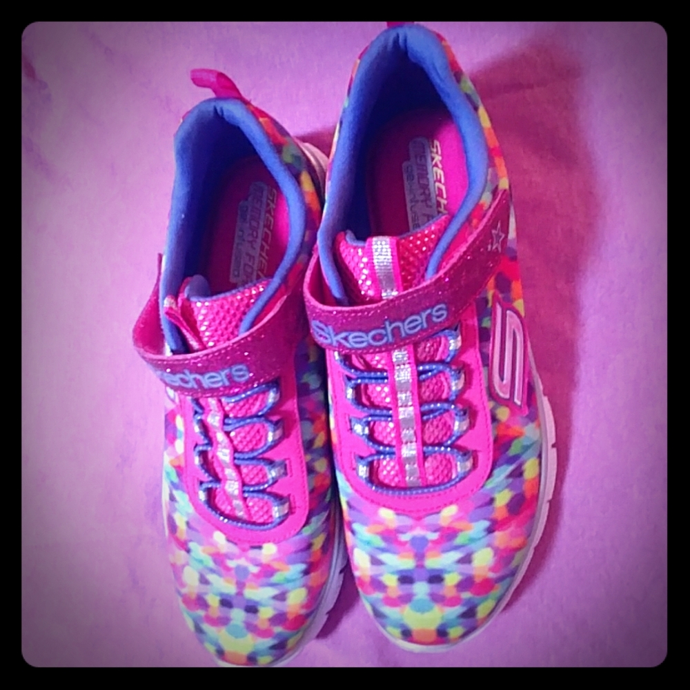 Brand NEW! Skechers Big Girls Size 4 Shoes